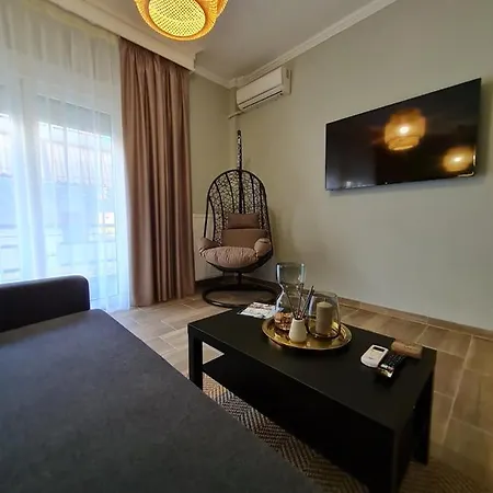 Easy Living B3 Kai B4 Tríkala